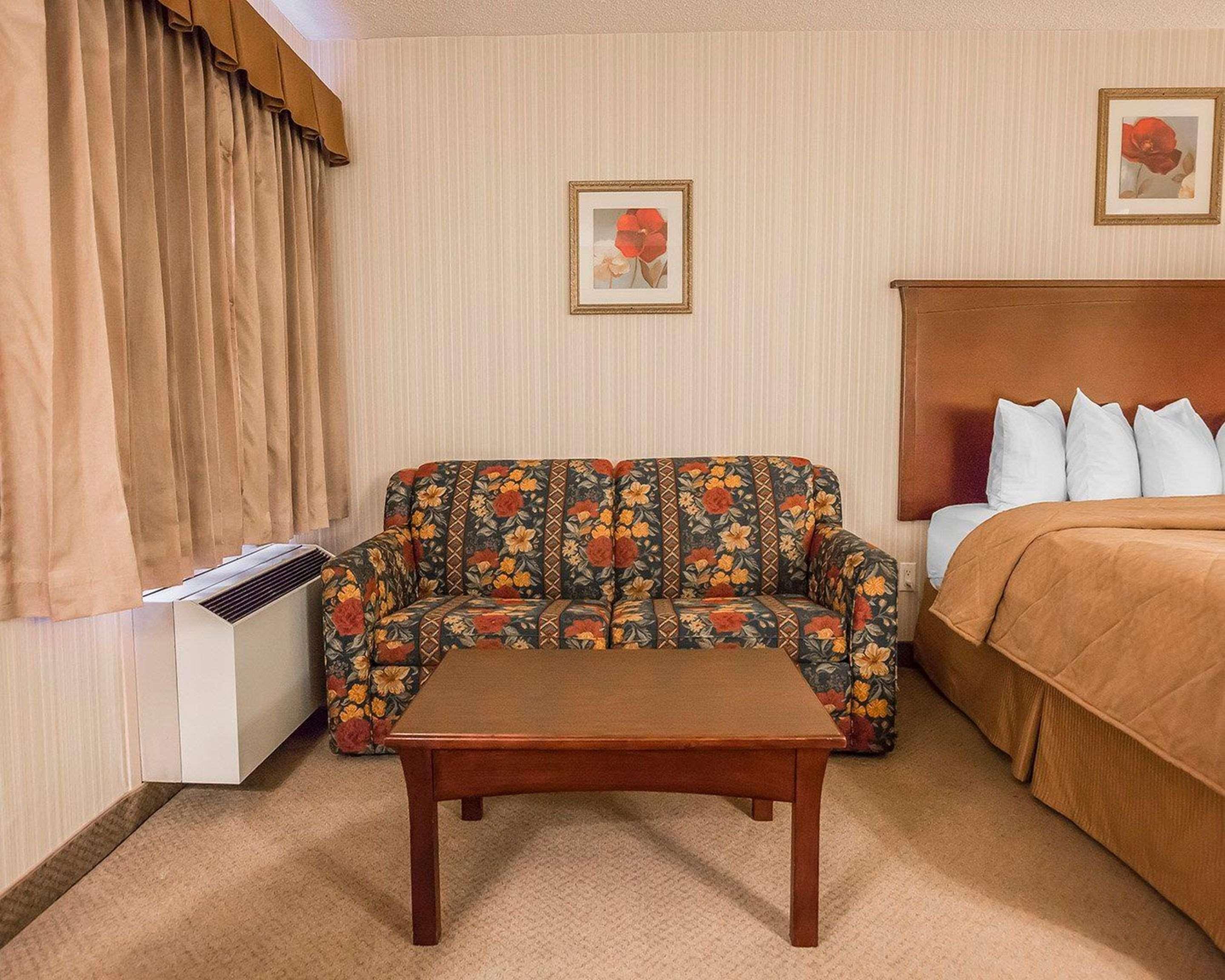 Quality Inn & Conference Centre Red Deer Bagian luar foto